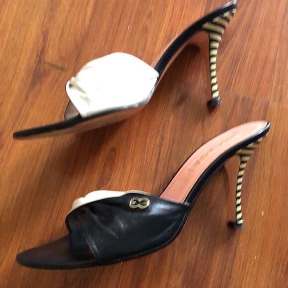 Escada, black and white leather Slip on heels size 8.5. - Picture 9 of 10